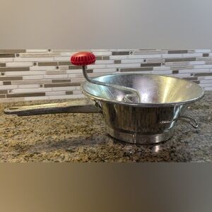 Vintage Tasse Legumes ALG Food Mill